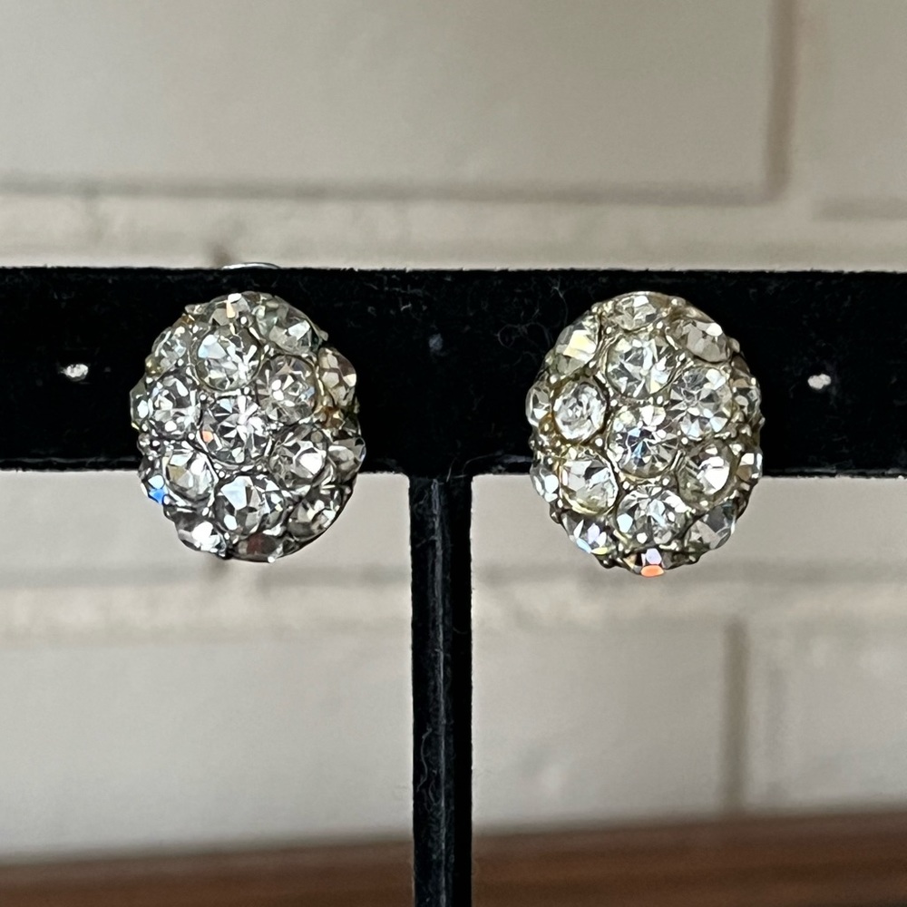 💕 3/$10 Vintage Dome shaped clip on rhinestone earrings